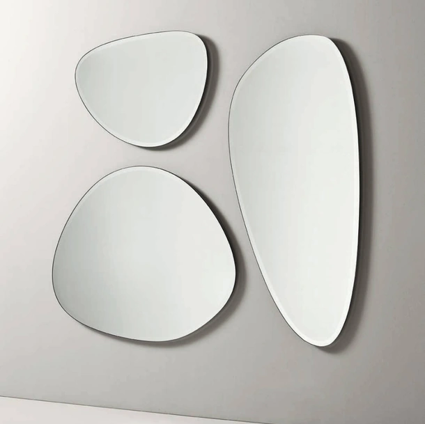 Specchi sagomati con bordi bisellati Spot S M L di Midj