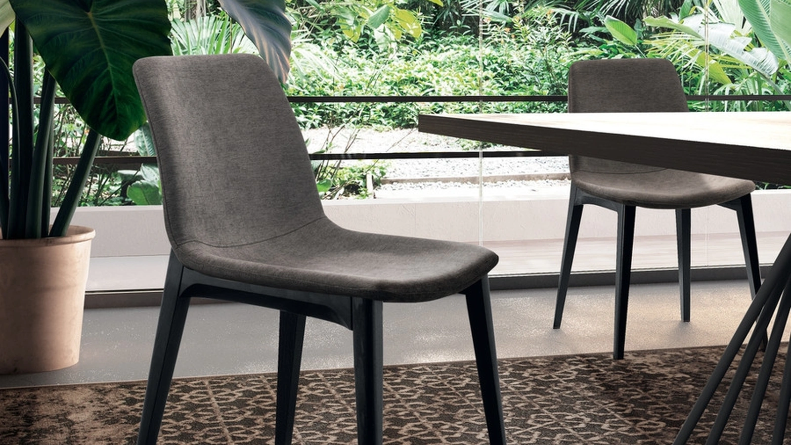 Sedia Boutique in tessuto e massello di frassino di Scavolini