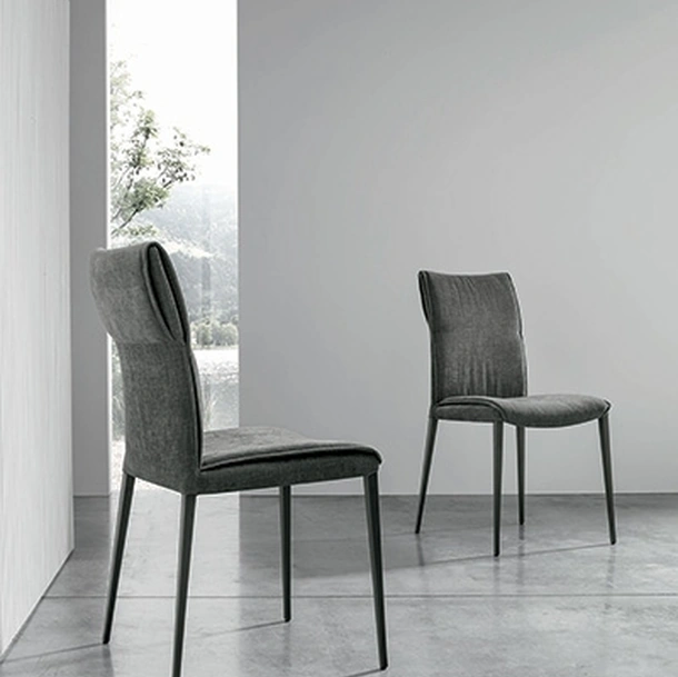 Sedia in tessuto con base in metallo antracite Nora di Sedit