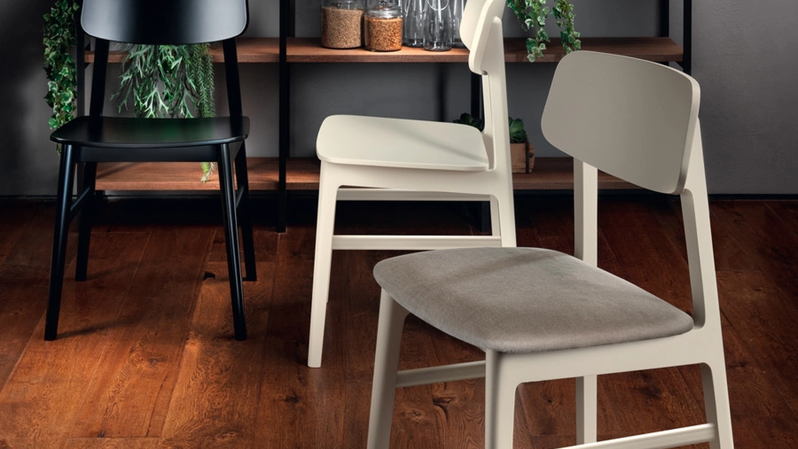 Sedia Nouvelle in massello di faggio di Scavolini