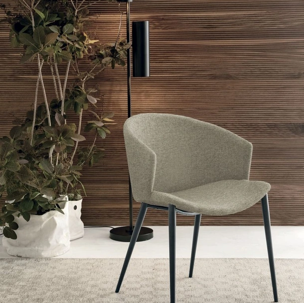Sedia con braccioli Paris poltroncina in tessuto con gambe in metallo antracite di Sedit