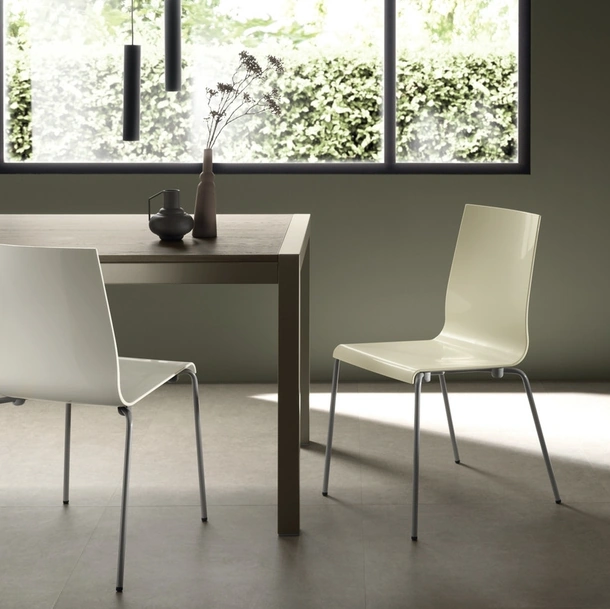 Sedia impilabile Kuadra 1151 di Scavolini