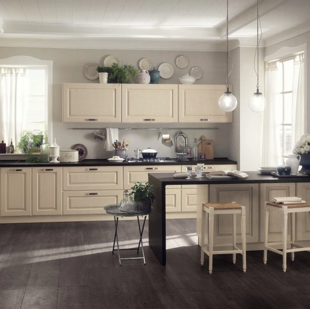 Cucina Classica con penisola Madeleine 06 Bianco Burro di Scavolini